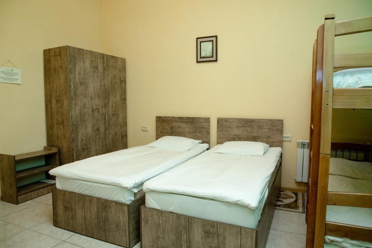 Primavera Hotel Erevan Esterno foto